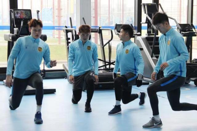 开云线上入口-新中超冠军第一练烟花易冷 如期起航队内如释重负