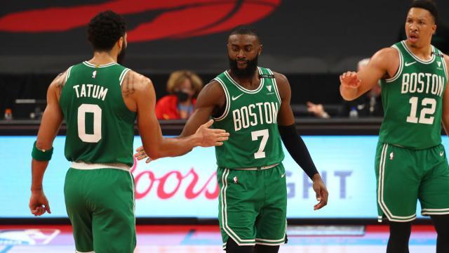 开云登录网址入口-完美二当家！布朗变身绿军版汤神 攻防全面升级